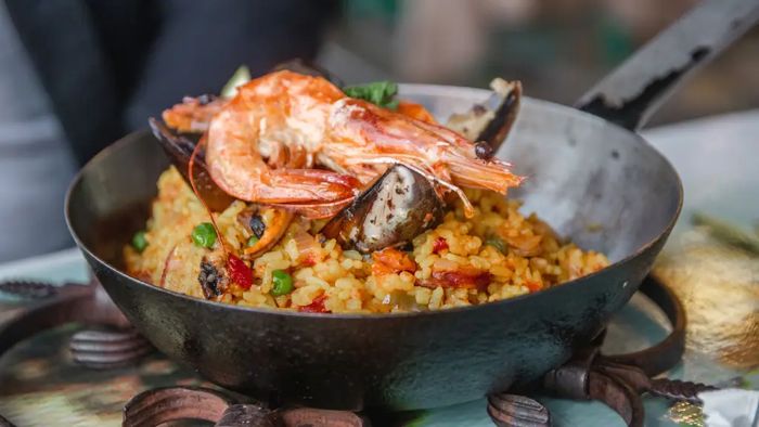 Chicken and shrimp paella